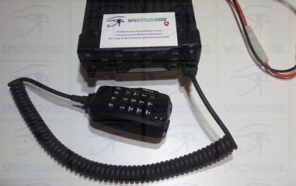 Professional anologue-digital dual-band transceiver